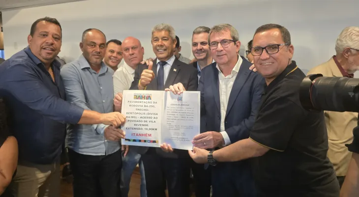 Das Mãos Do Governador Jerônimo Para Itanhém: Ordem De Serviço Da 2ª Etapa Da BA-290 É Assinada Em Salvador