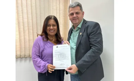 Deputada Kátia Oliveira atende pedido do vereador Renato Correia e destina ambulância para Itanhém
