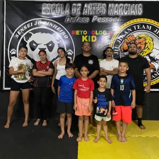 Escola de Jiu-jitsu Pinheiros Family Brilha no Campeonato Baiano e Conquista Título por Equipes
