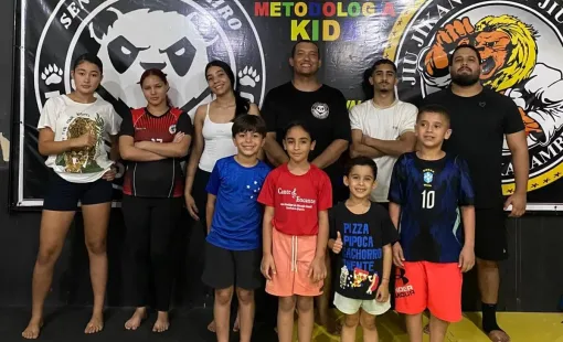 Escola de Jiu-jitsu Pinheiros Family Brilha no Campeonato Baiano e Conquista Título por Equipes