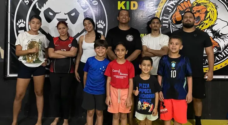 Escola de Jiu-jitsu Pinheiros Family Brilha no Campeonato Baiano e Conquista Título por Equipes