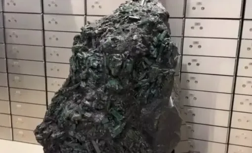 Esmeralda de R$ 2 bilhões encontrada na Bahia aguarda arremate de leilão guardada em bunker de São Paulo