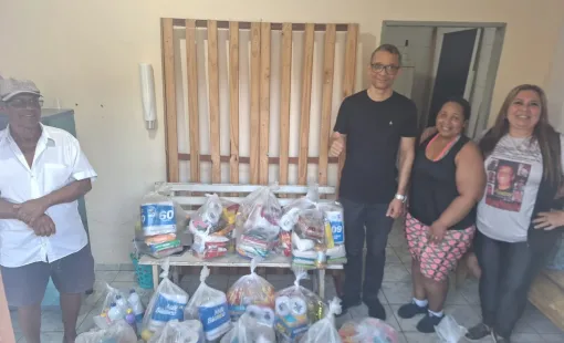 Esposa Vanuza Transforma Saudade Em Solidariedade E Homenageia Manzinho Com Distribuição De Cestas Básicas