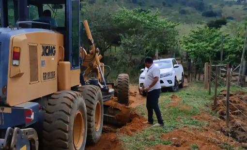 Há Alguns Dias Presidente Do Consórcio Manrick Teixeira Deu Ordem De Serviço Ao Lado Do Prefeito Bemtivi E Do Vereador Fábio Pereira, E Hoje Teve Início A Manutenção Das Estradas De Ibirajá