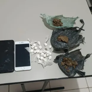 Homem É Preso Com Drogas Durante Rondas Da PM No Bairro São João, Em Itanhém