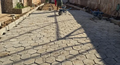 Itanhém alcança marca histórica e já soma 25 ruas pavimentadas entre concluídas e em andamento