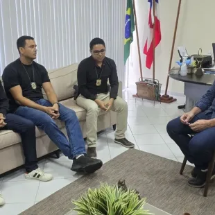 Novo Delegado Substituto Dr. Willian dos Santos Pereira É Recebido Pelo Prefeito Bemtivi No Gabinete Nesta Segunda-Feira (24)