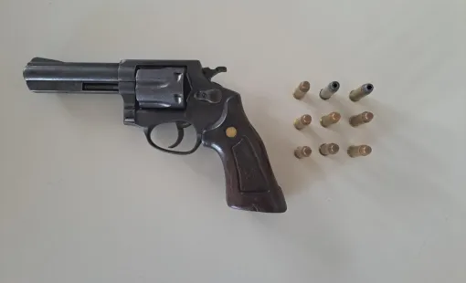 PMBA REALIZA AÇÃO DE COMBATE AO CRIME E PRENDE PESSOA POR PORTE ILEGAL DE ARMA DE FOGO