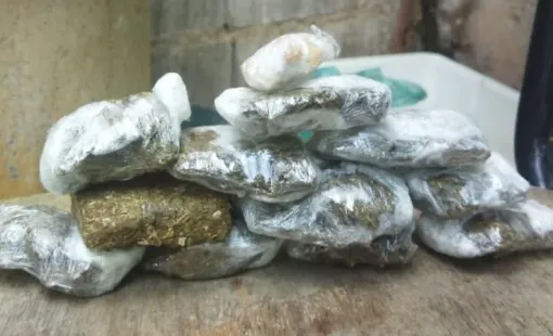 Polícia Apreende Droga e Materiais Para Embalo Após Perseguição em Itanhém