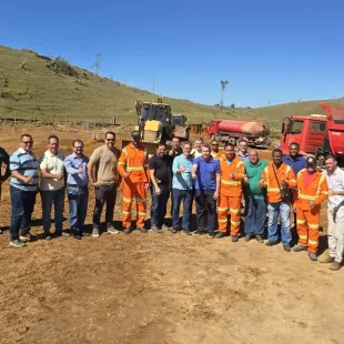 Prefeito Bemtivi acompanha obra da BA-290 que vai ligar Itanhém a Minas Gerais