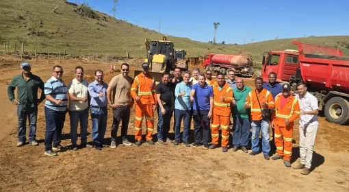 Prefeito Bemtivi acompanha obra da BA-290 que vai ligar Itanhém a Minas Gerais