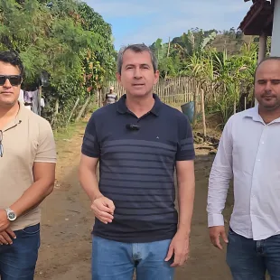Prefeito Bemtivi e presidente da Câmara Paulinho Correia acompanham início de obras de calçamento na Vila São José