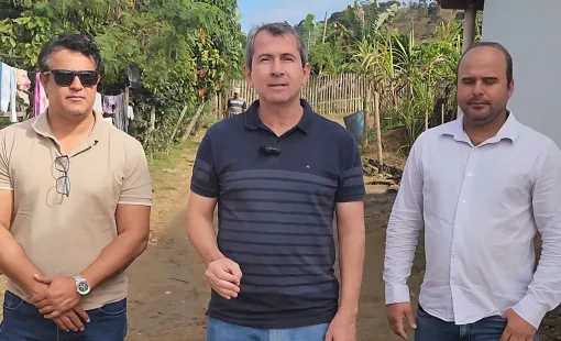 Prefeito Bemtivi e presidente da Câmara Paulinho Correia acompanham início de obras de calçamento na Vila São José