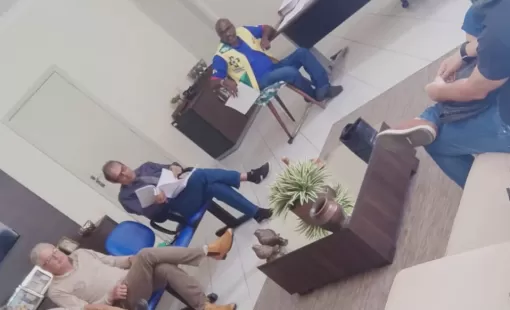Prefeito, equipe de saúde e procurador se reúnem com representantes dos Agentes de Combate a Endemias em Itanhém