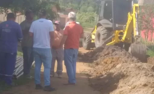 Prefeito Mildson visita obras de extensão da rede de água encanada no loteamento Santa Maria, veja como solicitar ligação 