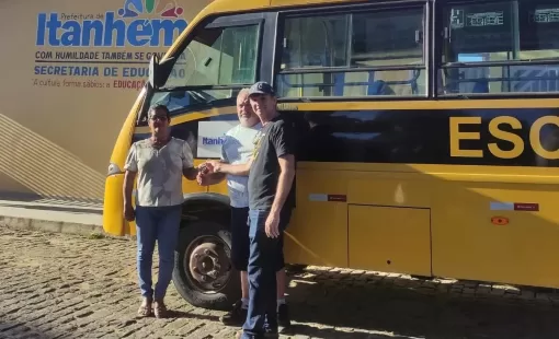 Prefeitura de Itanhém entrega ônibus escolar para estudantes de Ibirajá