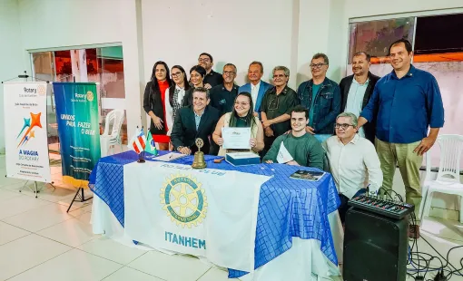 Rotary Club de Itanhém empossa novo presidente em noite de homenagens e companheirismo
