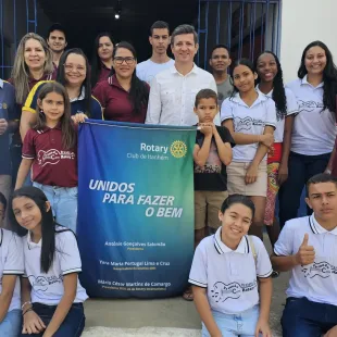 Rotary Club De Itanhém Realiza Ação De Conscientização Ambiental “Jogue Lixo No Lixo”