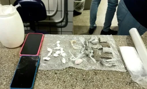 Três suspeitos de tráfico de drogas são presos no interior de Itanhém por policiais do PETO