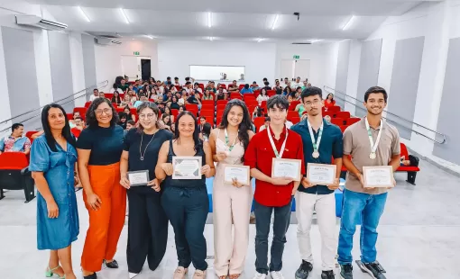 Veja entrevista - Entrega de medalhas da Olimpíada de Português e premiação da Feira de Ciências da Bahia marcam despedida do 3º Ano/2024 do Colégio Polivalente de Itanhém