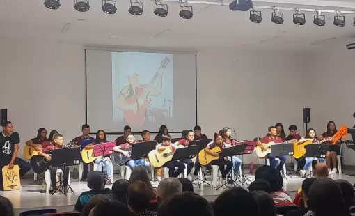 Vídeo - Aconteceu no Teatro Sady Teixeira em Itanhém o "Espetáculo musical: Sentimentos, canções e sons da nossa gente!"