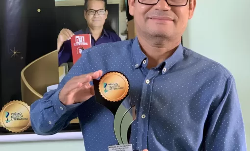 Vídeo - Almir Zarfeg recebe Troféu Arte em Movimento em evento concorrido no Rio de Janeiro